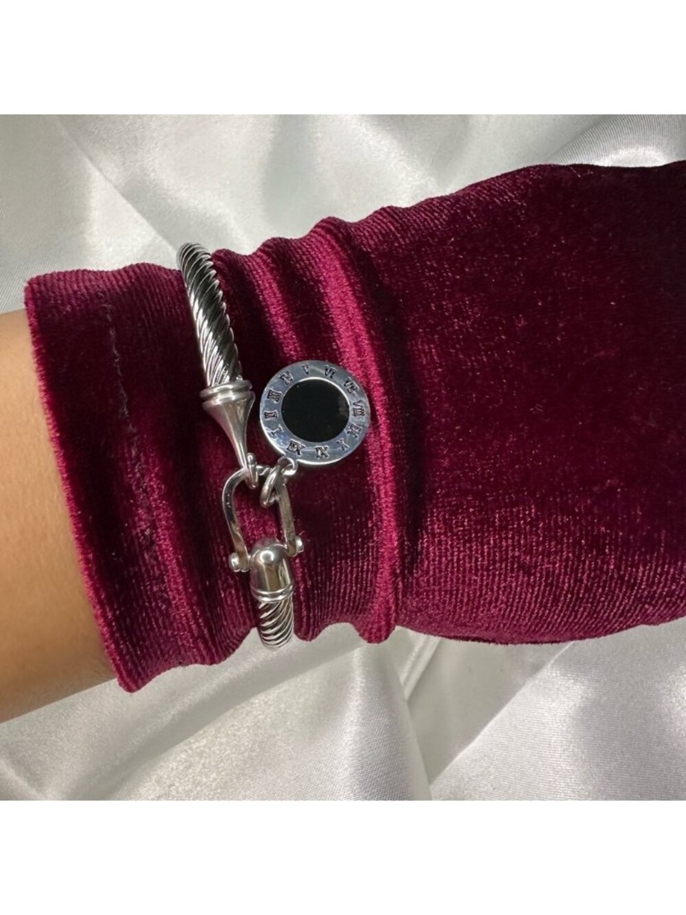 Luxury | high quality | fashionable |Silver Bracelet with Black Charm - Picture 3 of 8